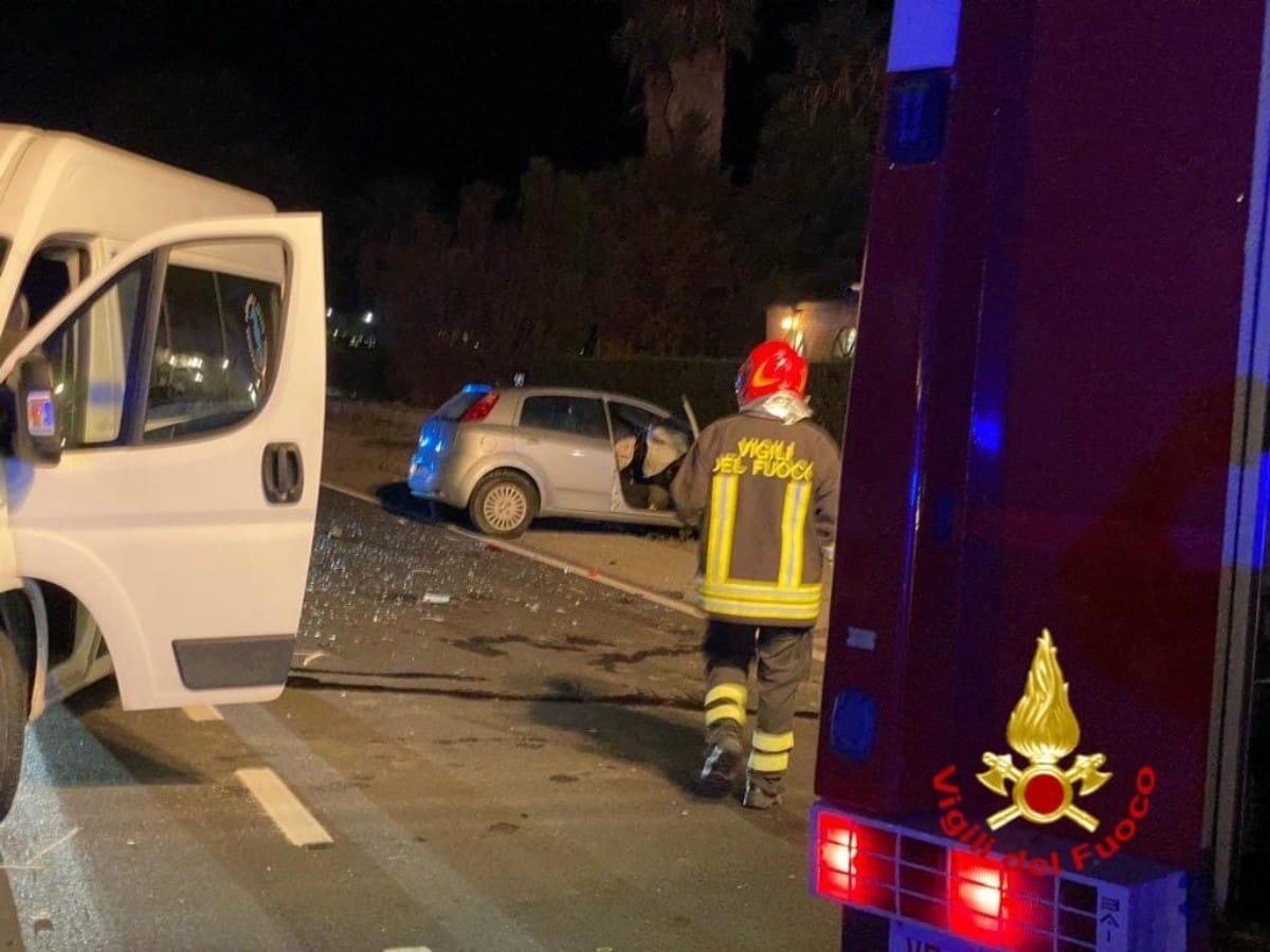 Crotone, incidente stradale sulla SS 106 a Poggio Pudano - 