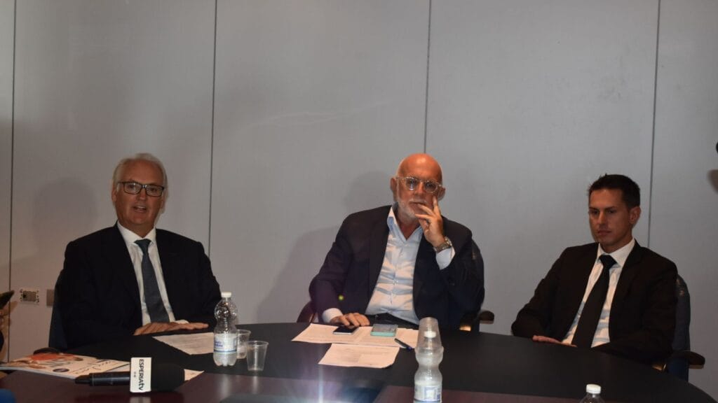 da sinistra: Josef Gostner, presidente Sky Alps; Marco Franchini, amministratore unico Sacal; Alex Spinato, General Director Aviation & Operation Sky Alps