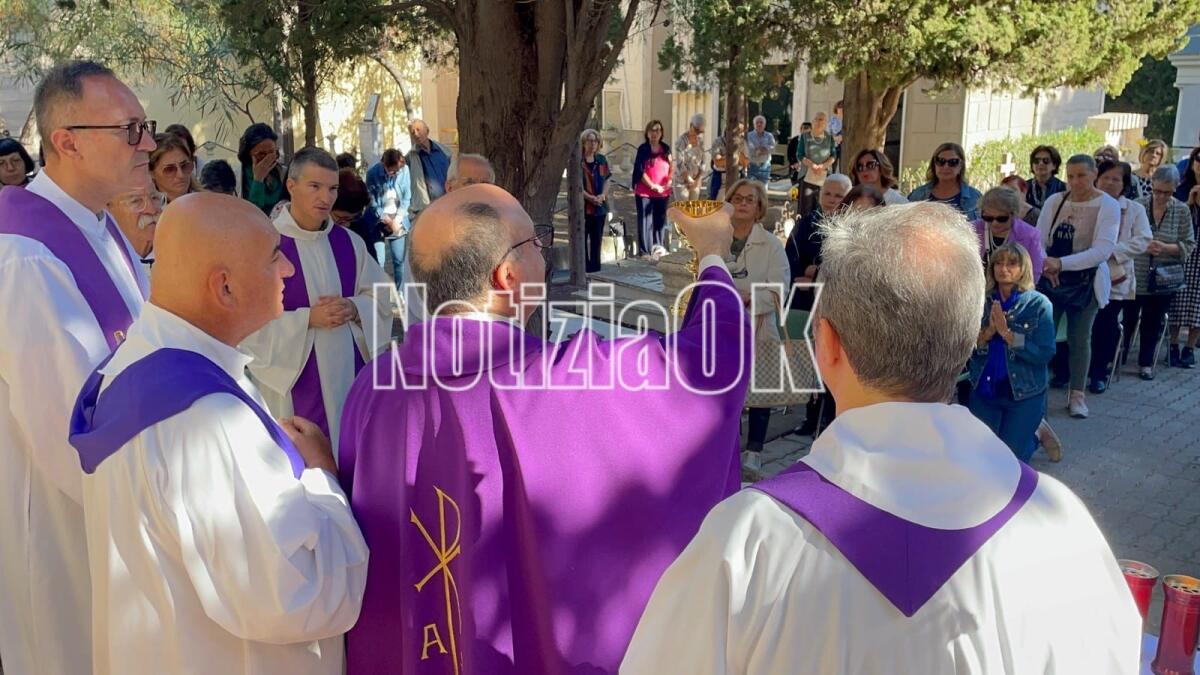 Crotone - Al Cimitero la Commemorazione dei defunti, l'Arcivescovo: "Il tempo della nostra vita non sia sciupato" - 
