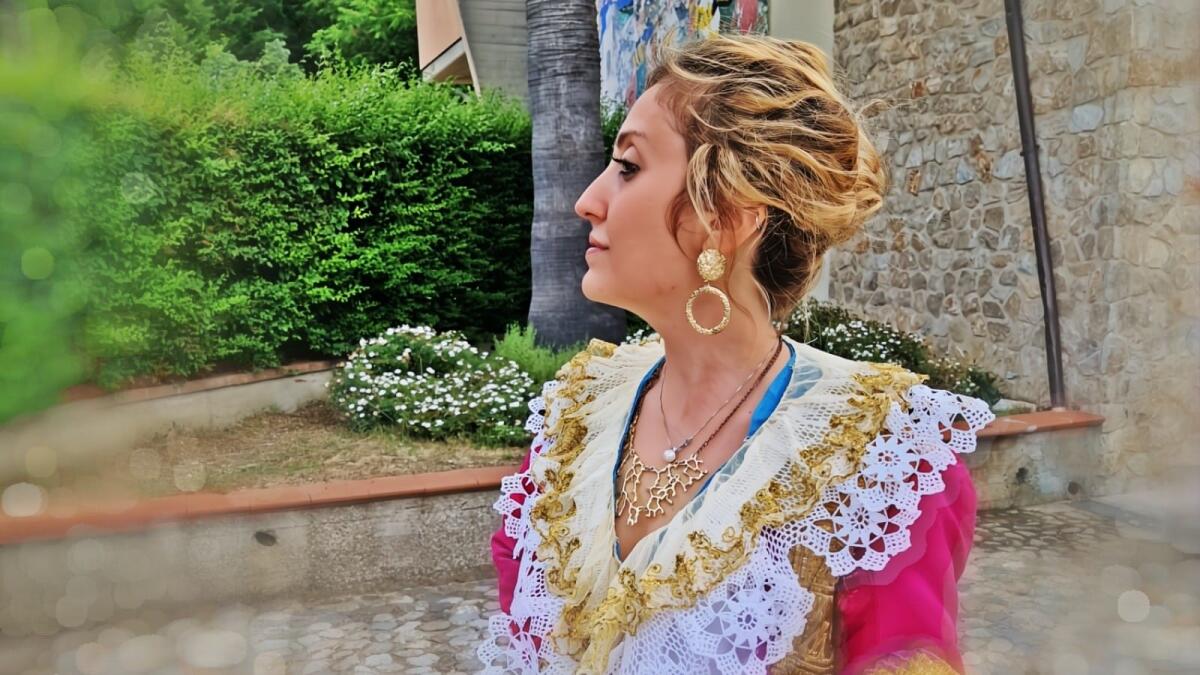 In Albania sfila l'abito più antico dei paesi arbëresh di Calabria -