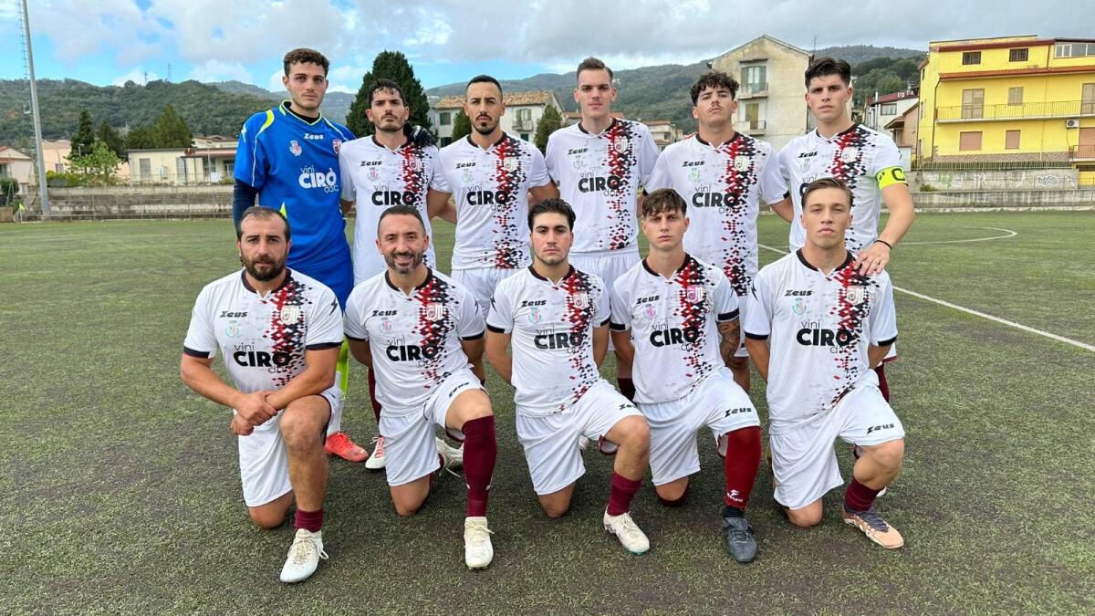 Prima Categoria - Oggi l'atteso derby nell'anticipo di giornata - Il Città di Cirò Marina di mister Giuseppe Ceraudo