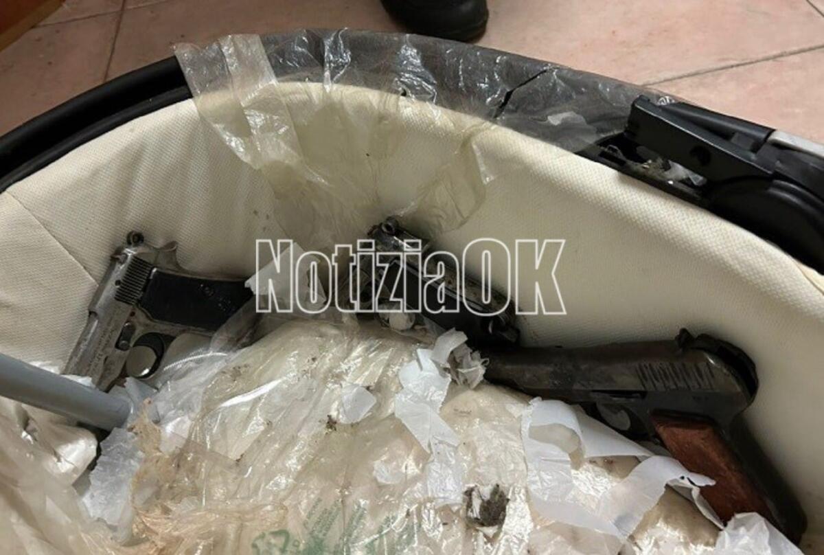 Crotone, intervento massiccio della Polizia nel quartiere Fondo Gesù: rinvenute armi nascoste in un passeggino - 