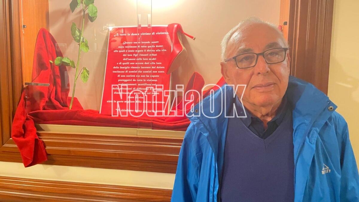 25 novembre: Scarpe rosse in vetrina "per chiedere scusa di tutto questo" - 