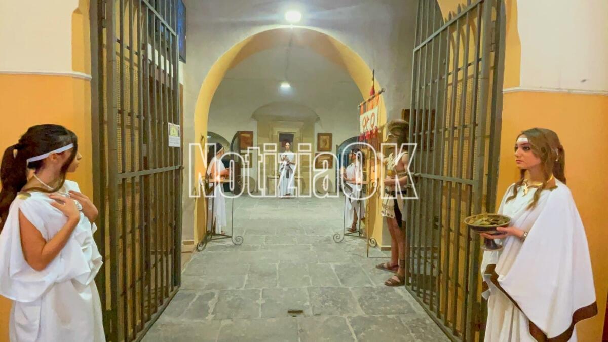 Crotone - Macchina fotografica e occhi da turista: si torna nel Centro Storico - Palazzo Giunti