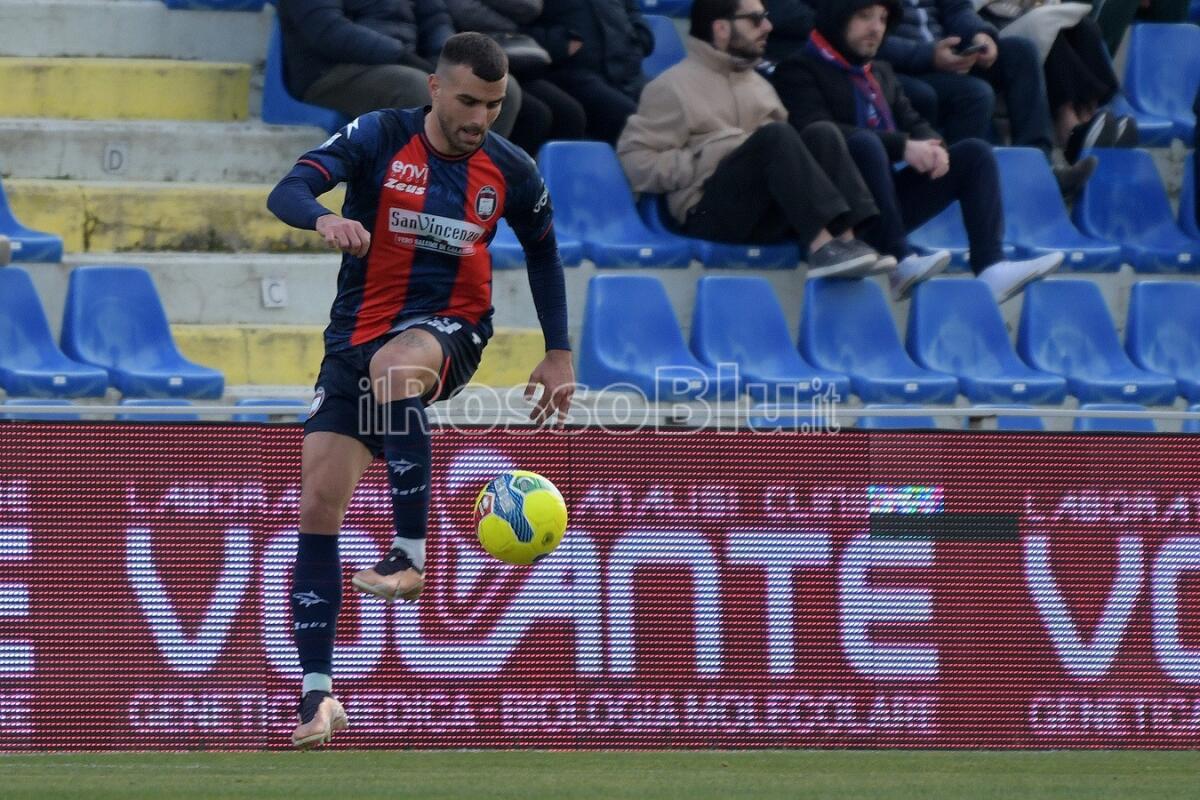 #CrotoneMonterosi 2-1 | Crialese: "Dobbiamo dare continuità a quello che stiamo facendo, dopo il Foggia è cambiato molto" - Crotone - Carlo Crialese