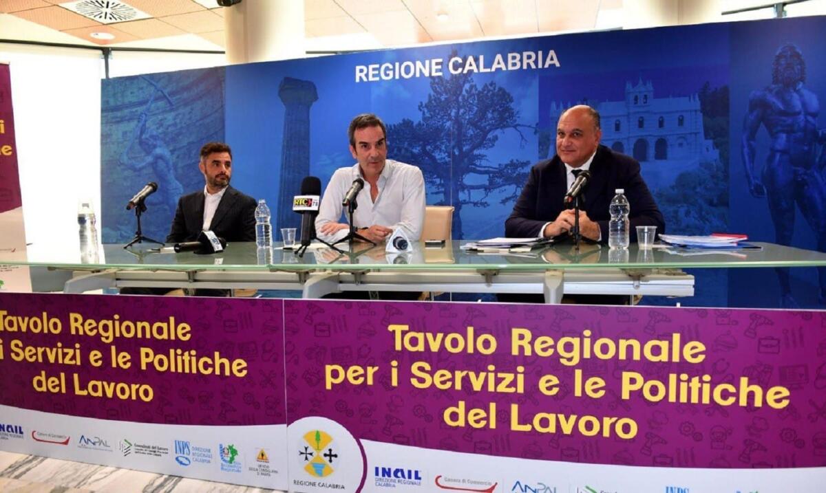 Regione Calabria - Occhiuto e Calabrese insediano il tavolo per il lavoro - 