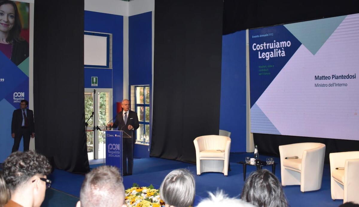 Crotone - Il Ministro dell'Interno Piantedosi al Pertini per la chiusura del Pon Sicurezza e Legalità - 