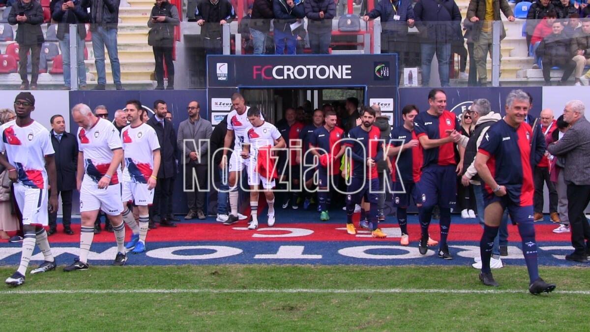 Il Crotone batte "I miti dello sport" ma a vincere è sempre la solidarietà - 