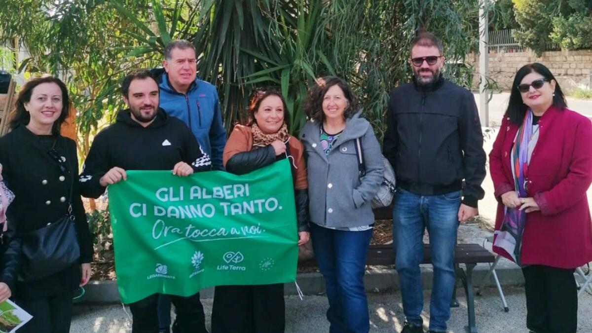 Crotone, trenta nuovi alberi in città: domani il ricordo del Brigadiere Francesco Piccinino - 