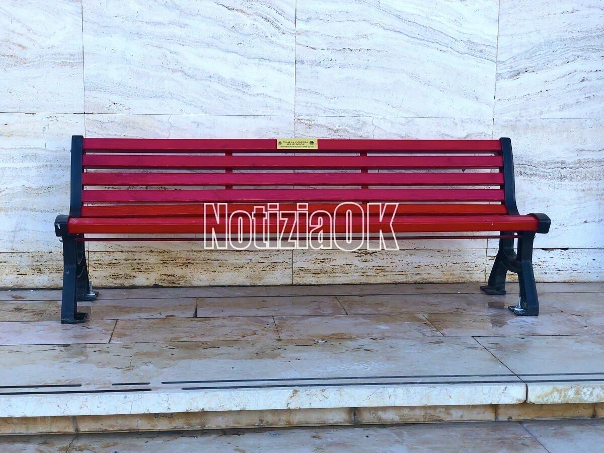 25 novembre - Davanti il Tribunale di Crotone per "rompere il silenzio" - 