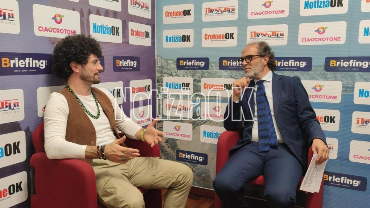 (Video) Dalen canta i problemi e le speranze di Crotone - 