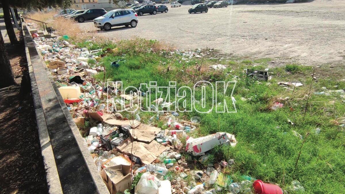 Nei quartieri di Crotone: Corso Mazzini, c’è anche una vera discarica - 