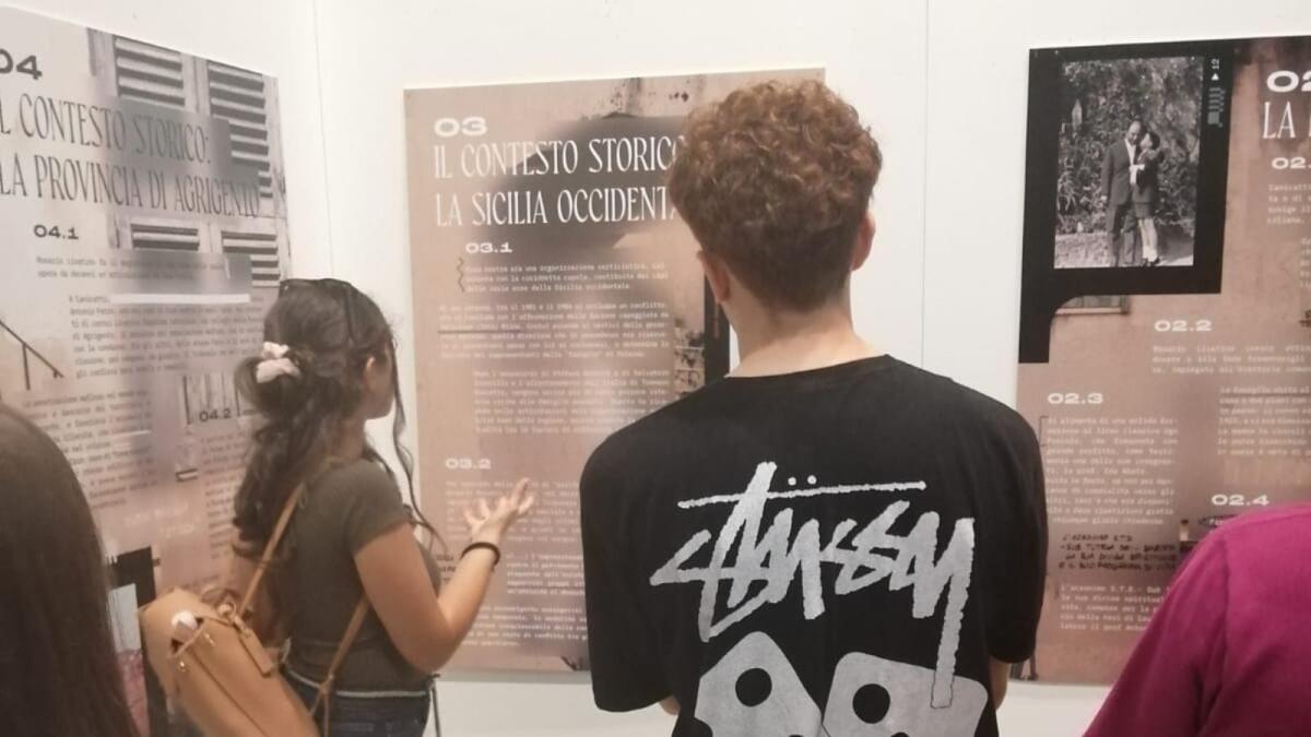 Crotone - I ragazzi del Liceo Pitagora ciceroni nella mostra dedicata al giudice ammazzato dalla mafia - 