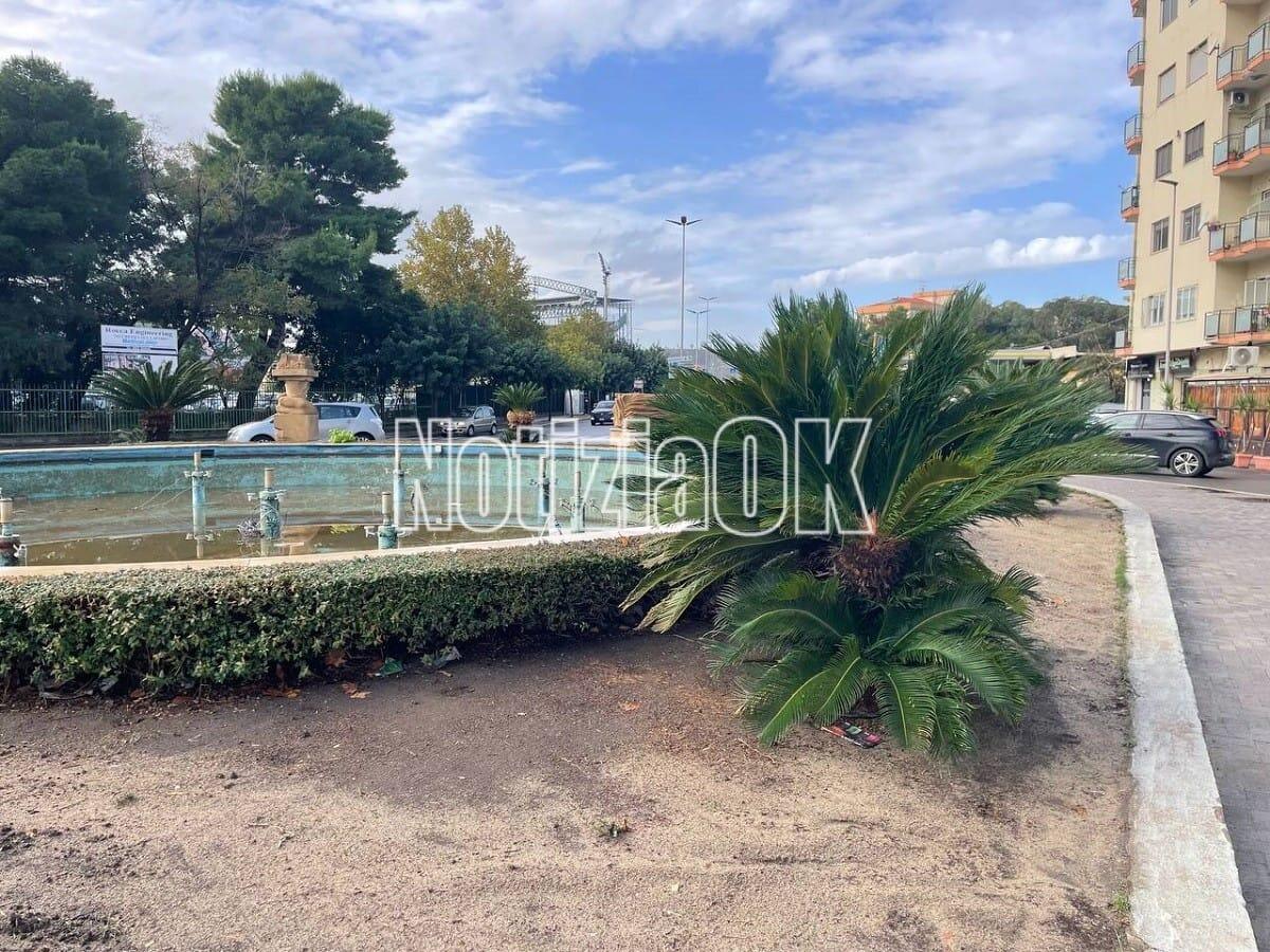 Crotone - La fontana "dello stadio" si rifà il look - I lavori presso la fontana dello stadio