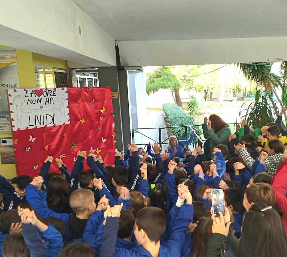 Crotone - "L'amore non ha lividi", alla Codignola tante farfalle per ricordare Giulia e le vittime di violenza - 