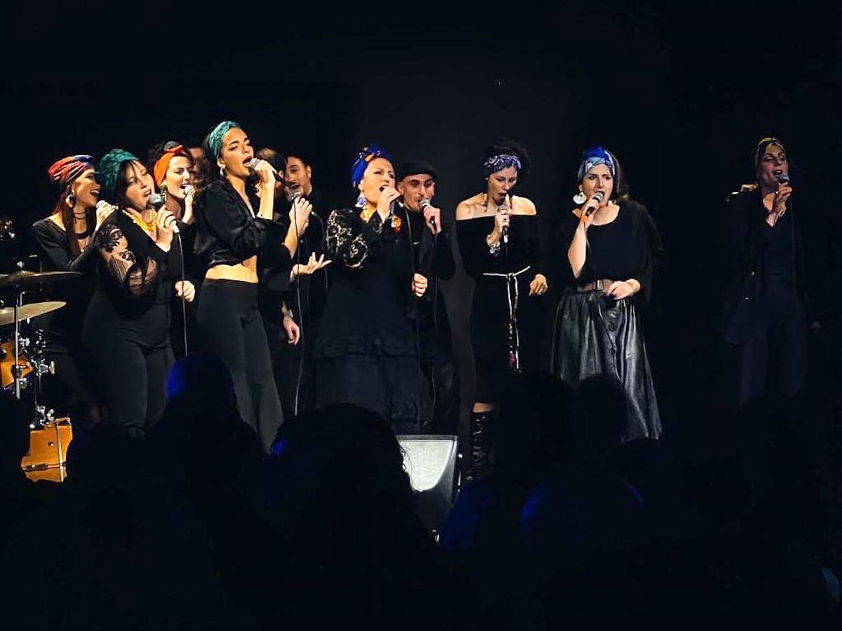 Crotone - Lo Shining Voices Gospel Choir canta per "Medici senza frontiere" - 