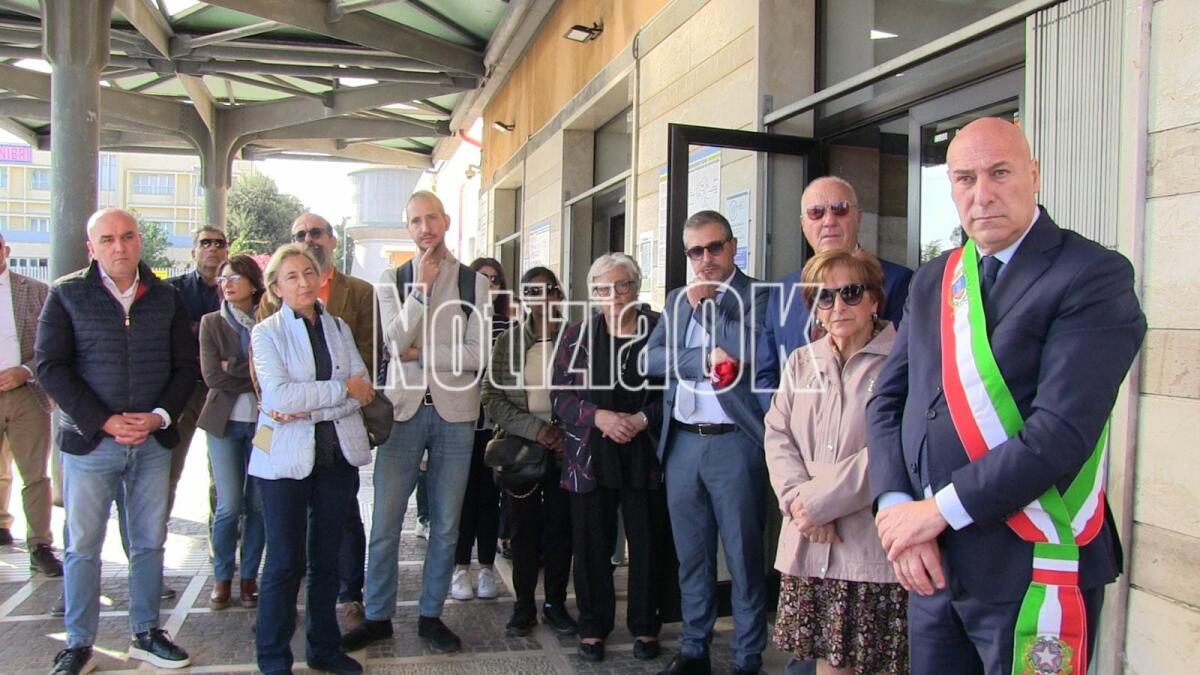 Crotone non dimentica le vittime dell'incidente ferroviario: "Dobbiamo uscire per sempre dall'isolamento infrastrutturale" - 