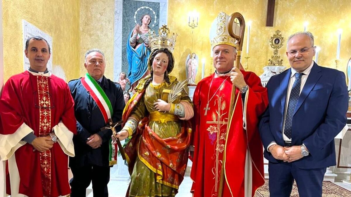 Incoronata la statua di Santa Veneranda a Carfizzi - 