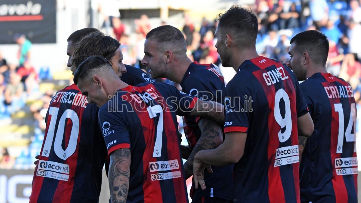 #CasertanaCrotone | Qui Crotone - Operazione verità a Caserta: “Crotone dicci chi sei!” - 