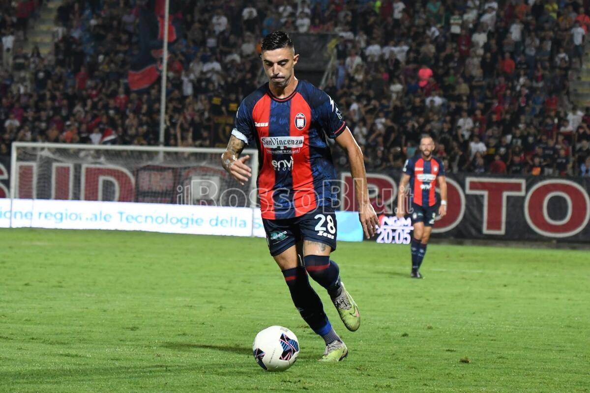 Serie C | Crotone, infortunio al ginocchio sinistro per Vitale - 