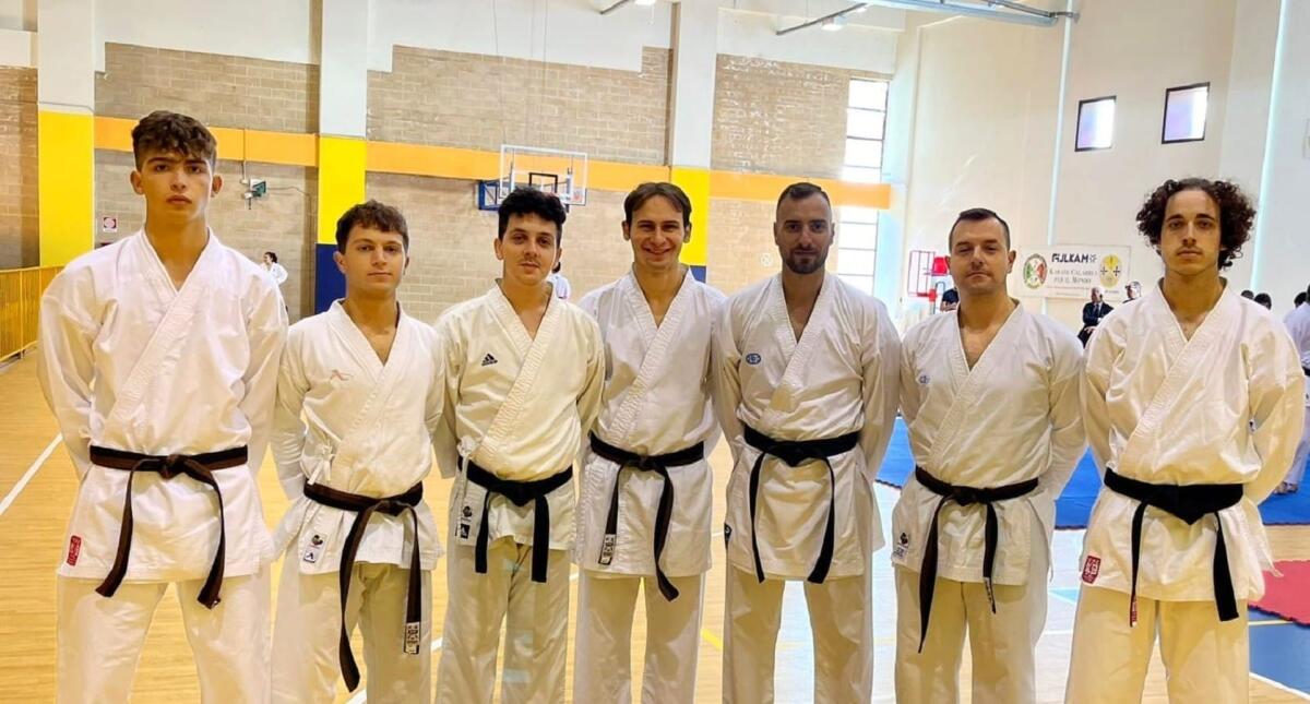 Nuove cinture nere per l'Accademia Karate Crotone - Cafarda, Scicchitano, Sicilia, Oliverio, Arditi, Altomonte, Candigliota