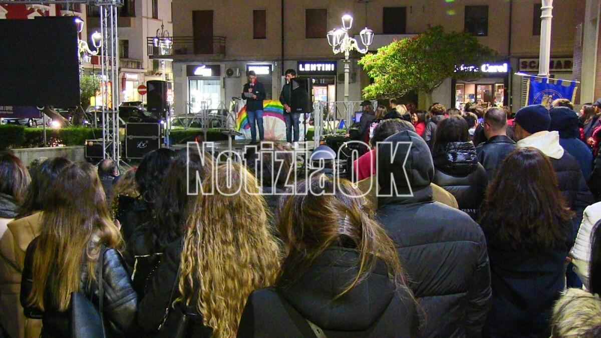 Crotone fa rumore e ricorda in piazza Giulia Cecchettin - 