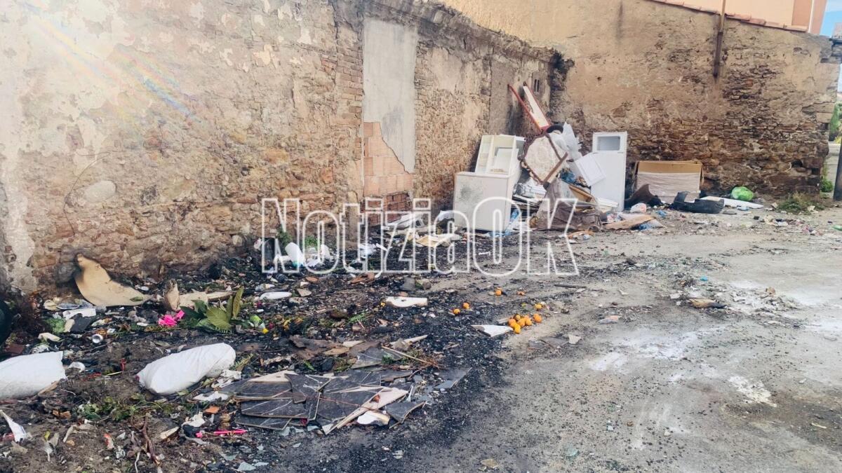 Nei quartieri di Crotone - A via Macello niente ferma l'inciviltà - 