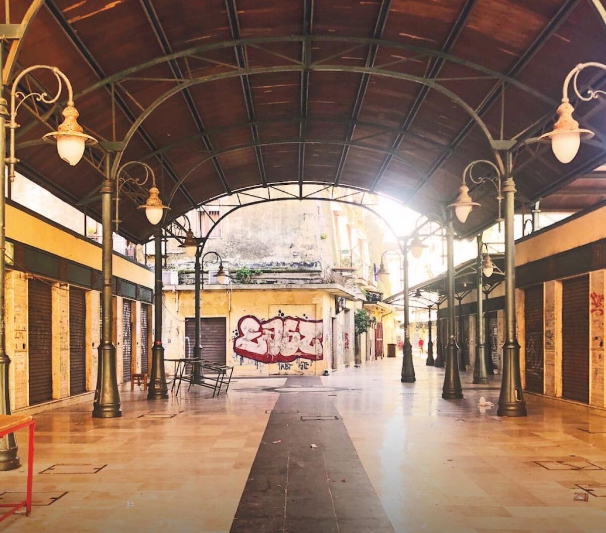 Crotone - Pubblicato l'avviso pubblico per cinque posteggi presso Piazza Mercato -