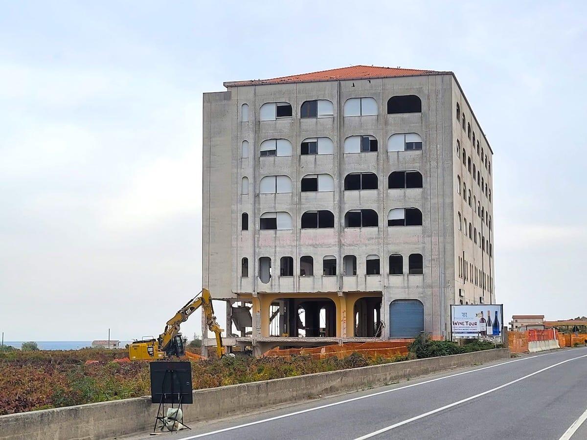Melissa (KR) - Palazzo Mangeruca ha i giorni contati - 