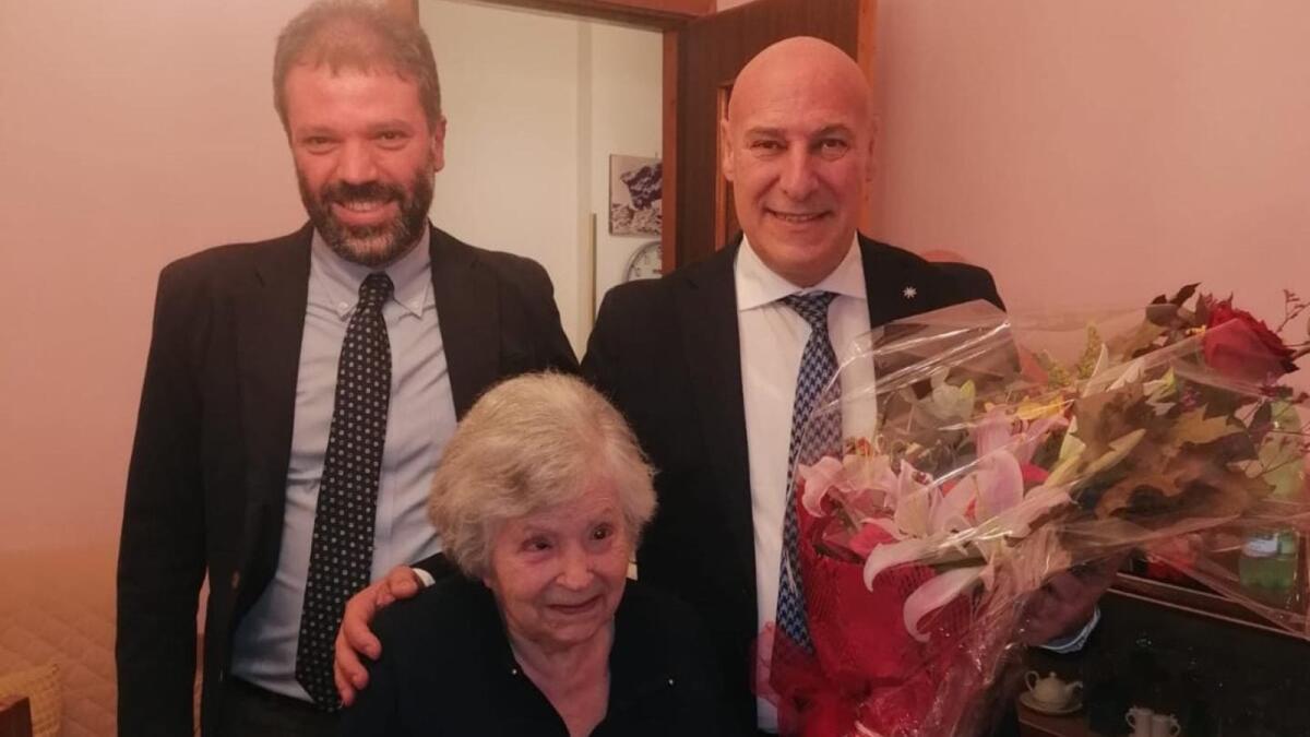 Crotone festeggia i 103 della bellissima Nonna Rosa - 
