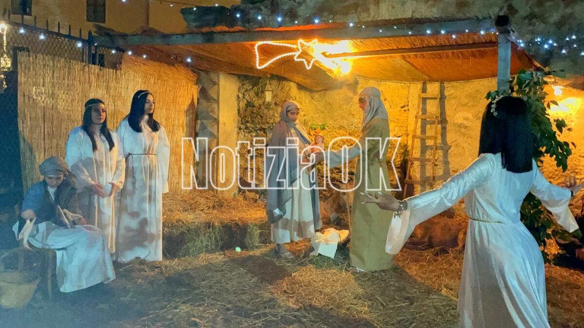 Crotone - Gli studenti del liceo Pitagora presentano il Presepe vivente "La speranza oltre la guerra" - 