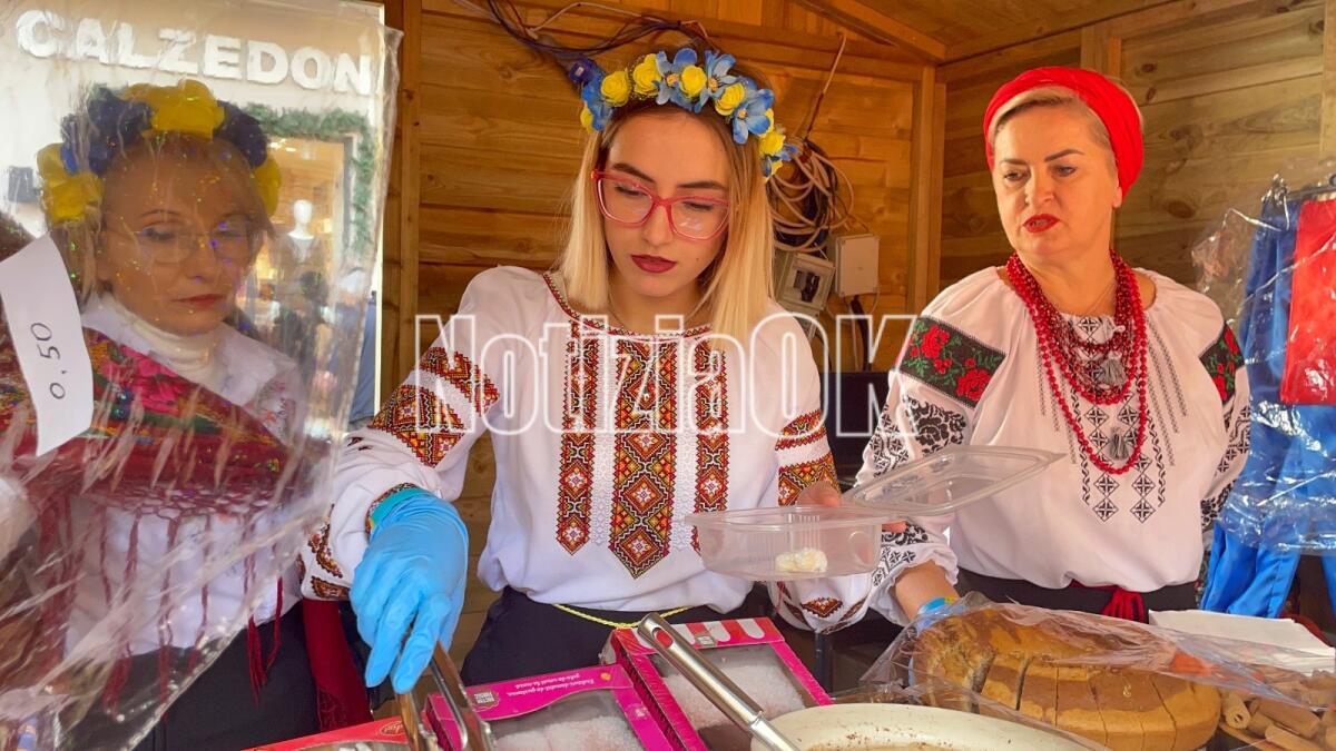 (VIDEO) Ucraina, il Natale tra grano cotto e canti su Corso Vittorio Veneto a Crotone - 