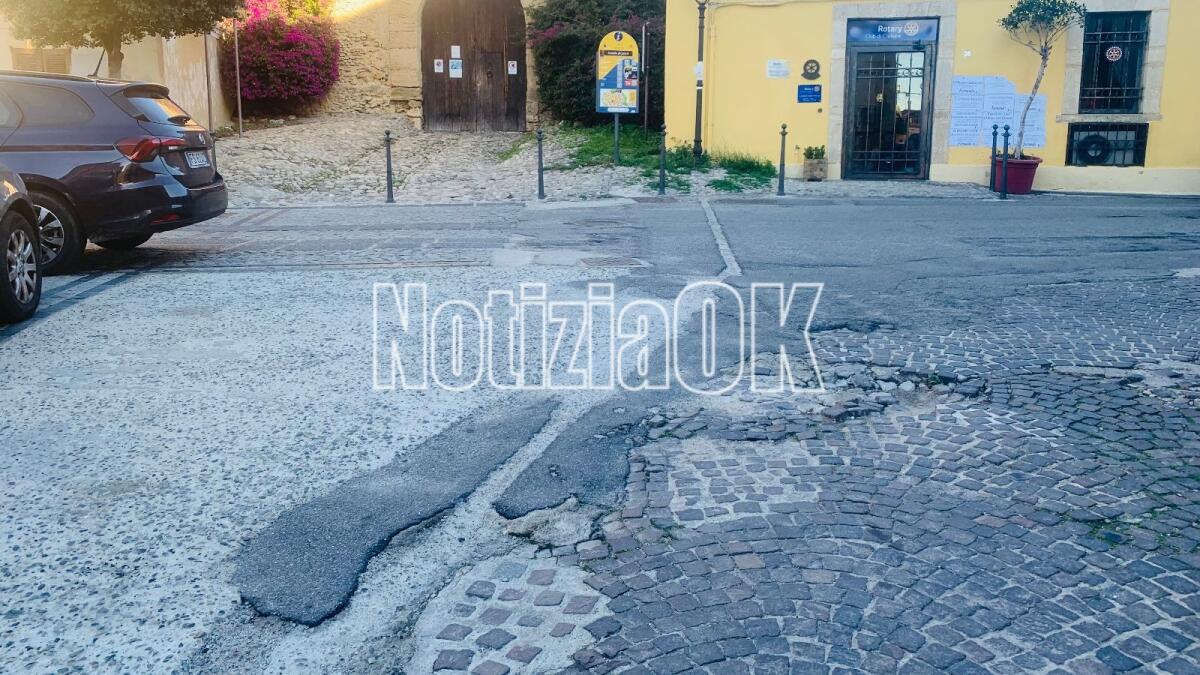 Crotone - Piazza Castello: l’eterna incompiuta - 