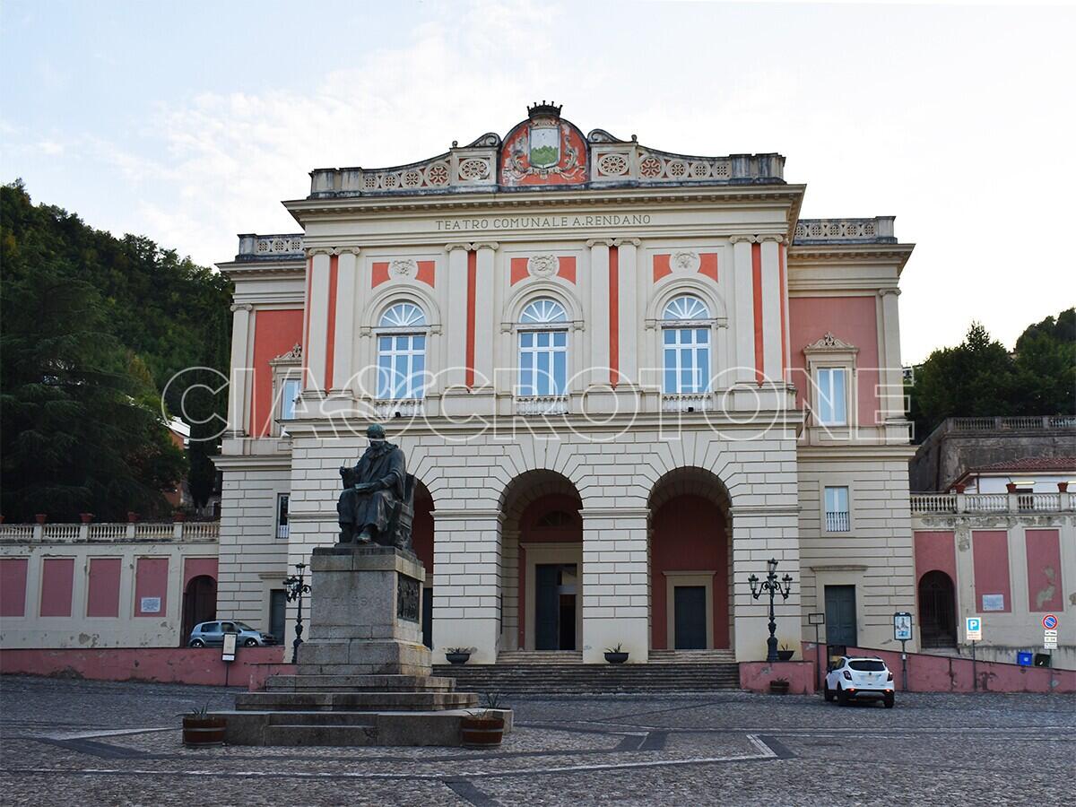 I cori del Gravina e della Rosmini in scena al Rendano per il Concerto di Natale - 