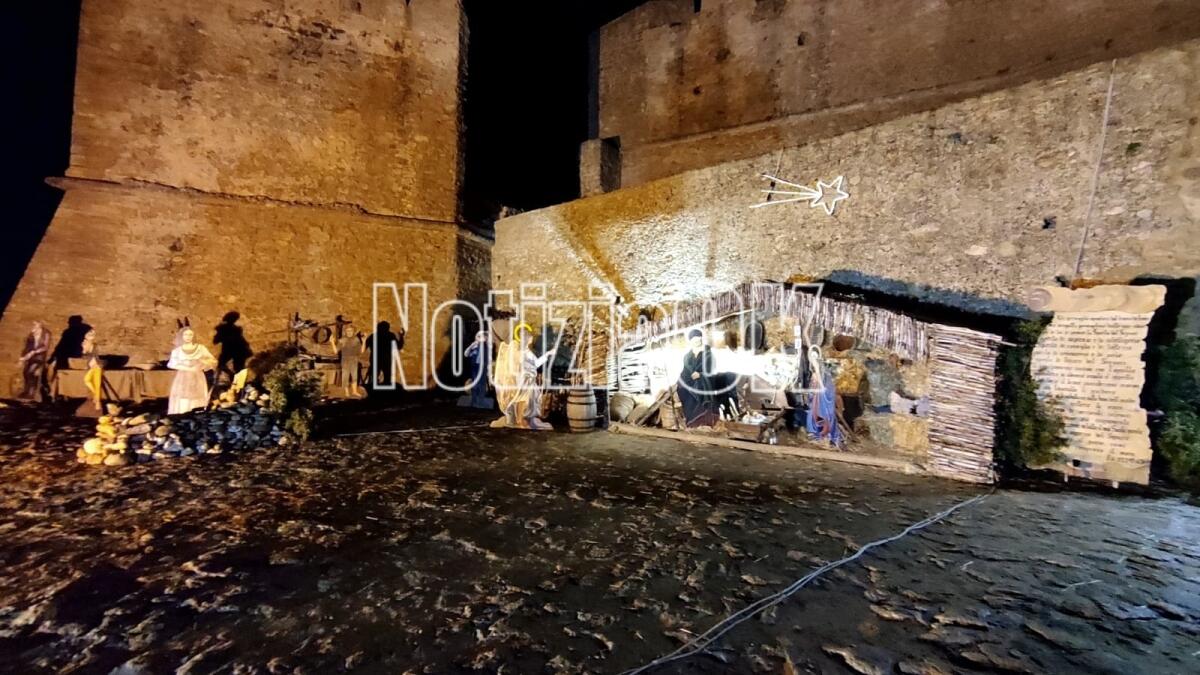 "Presepi in Vetrina", a Le Castella la mostra-concorso dedicata al Natale - 