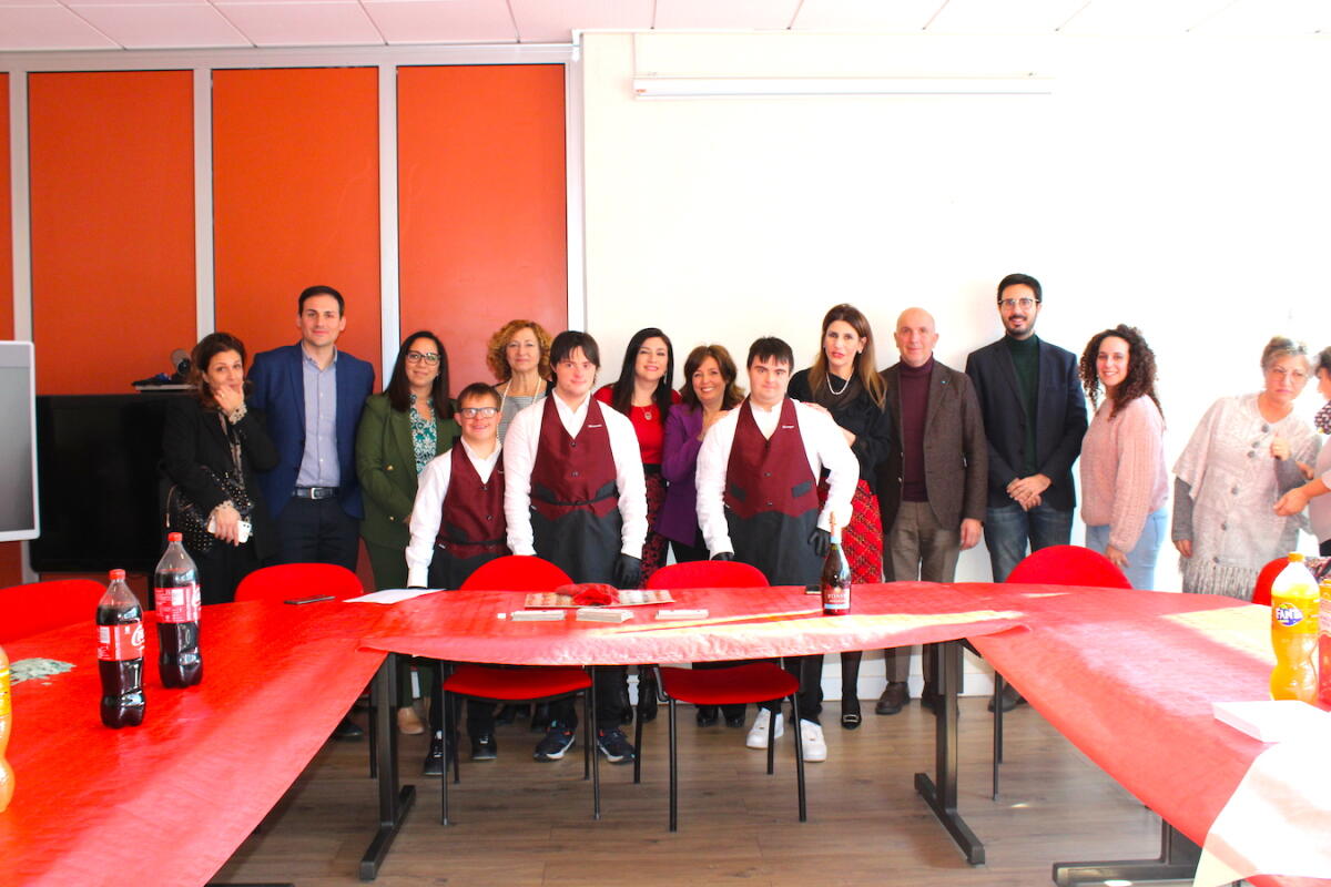 Crotone - Un Natale solidale con i ragazzi dell'associazione "Gli altri siamo noi" - 