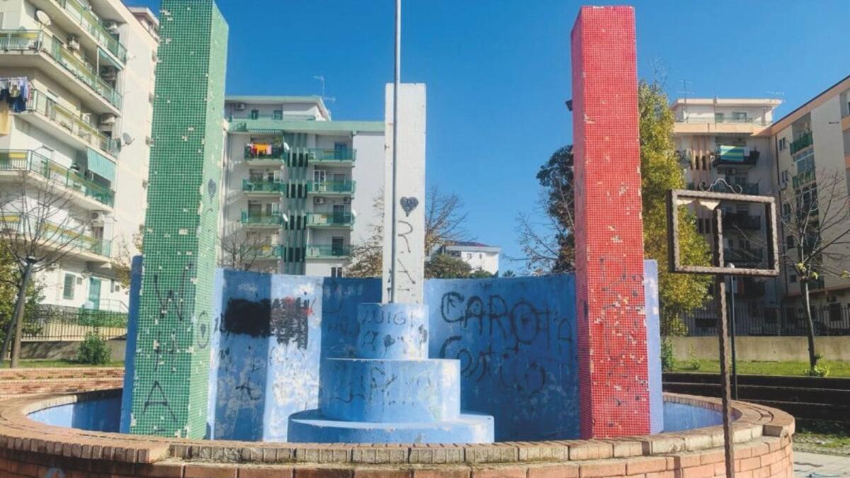 Crotone - Piazza Padri della Patria non esiste più: nelle foto il confronto con il passato - 