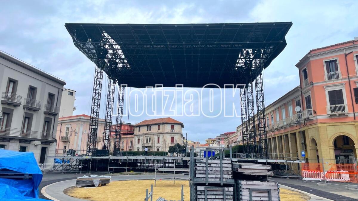 #CapodannoRai - Si alza verso il cielo "il palco che verrà" - 