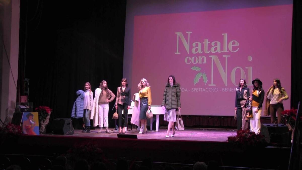 Crotone - Torna Natale con Noi, moda, spettacolo e beneficenza al Teatro Apollo - Un momento dell'evento dello scorso anno