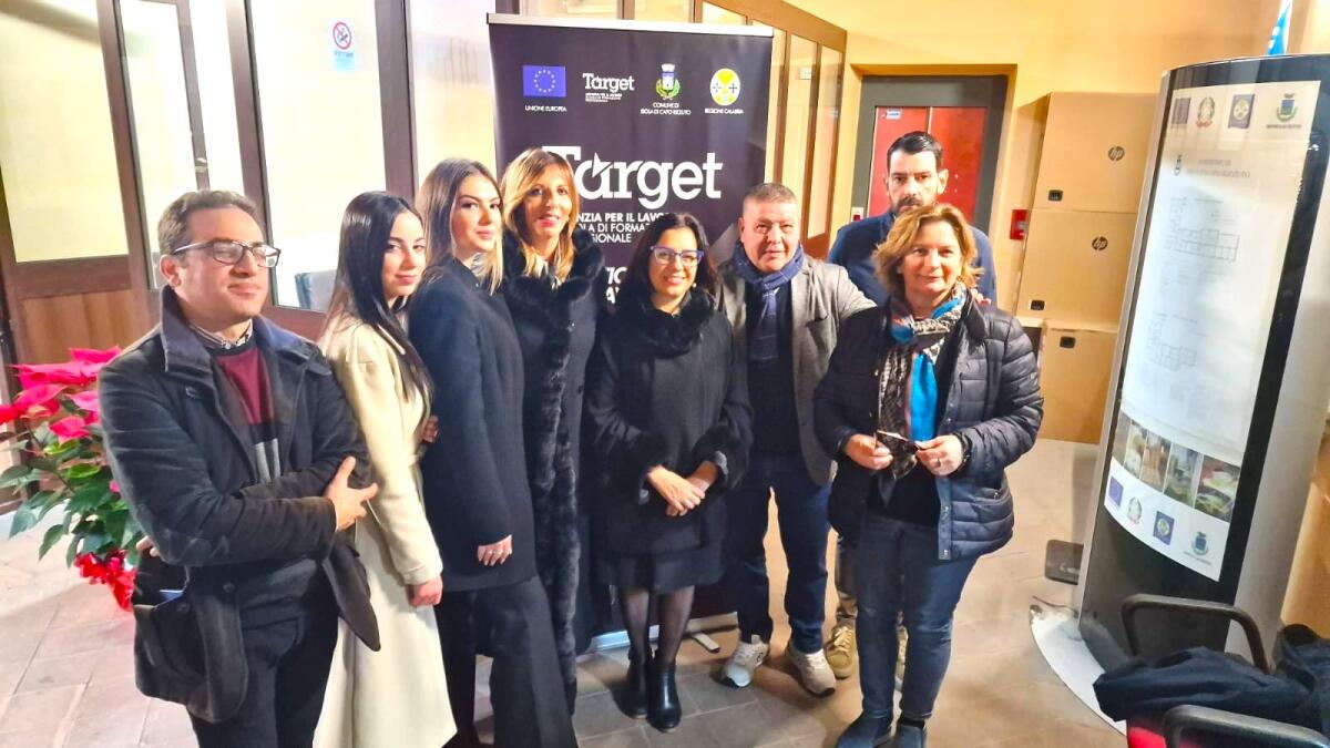 Isola di Capo Rizzuto - Target apre lo Sportello del lavoro all'interno del Comune - 