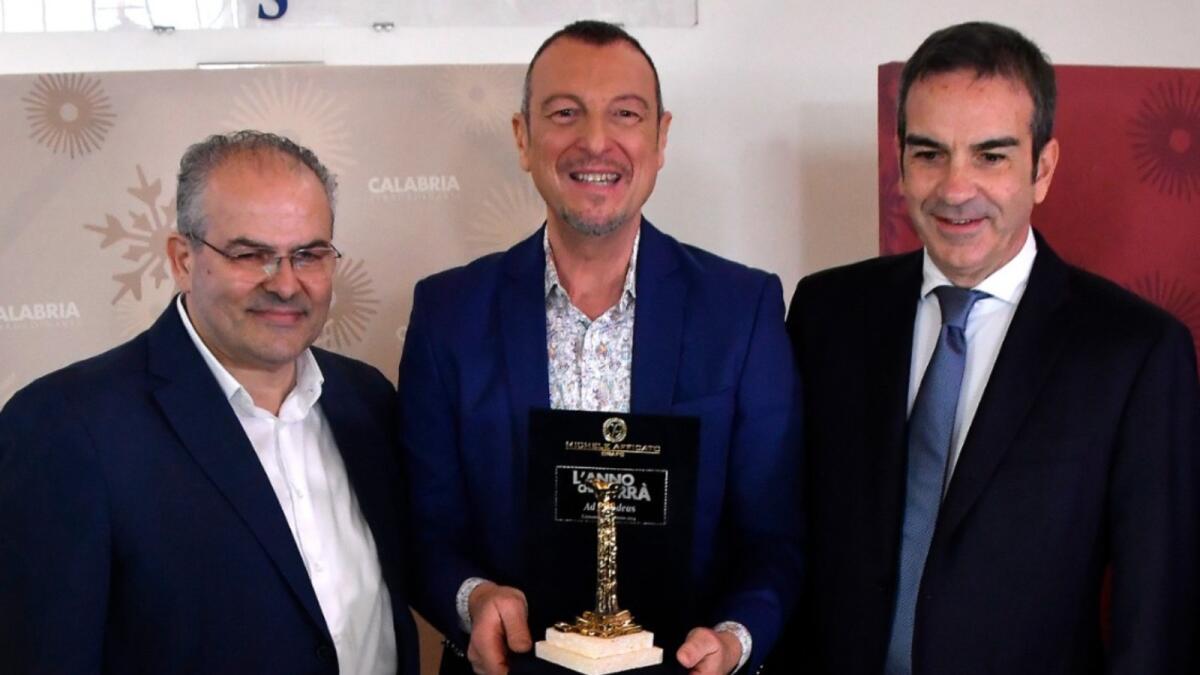 Michele Affidato ha realizzato la Colonna d’Oro consegnata al presentatore de “L’Anno Che Verrà” - 