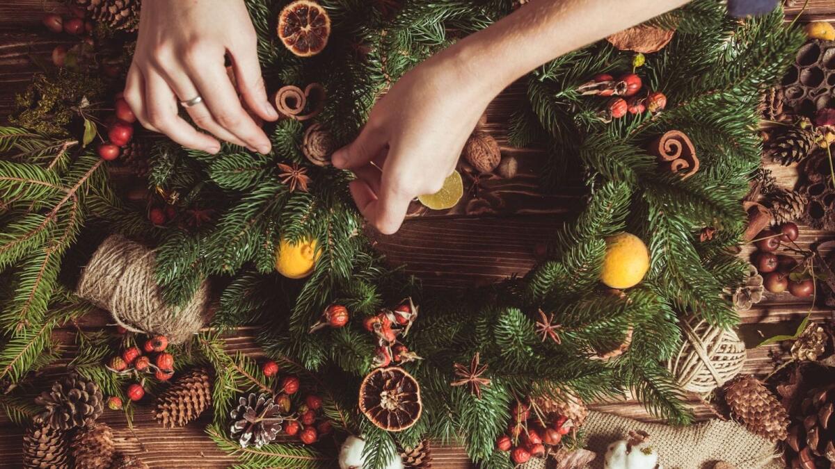 Regali nascosti e non incartati, albero acceso per poche ore: ecco il Natale sostenibile - 