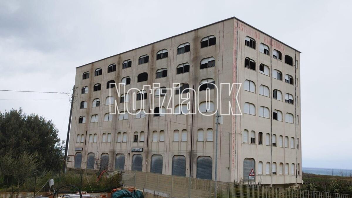 Melissa - L'area senza palazzo Mangeruca sarà intitolata a Pitagora. Il Sindaco: «Il nostro teorema della libertà» - Palazzo Mangeruca