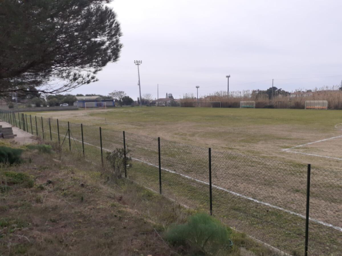Isola C. R. - Il campo di Le Castella diventerà un centro sportivo polivalente - 