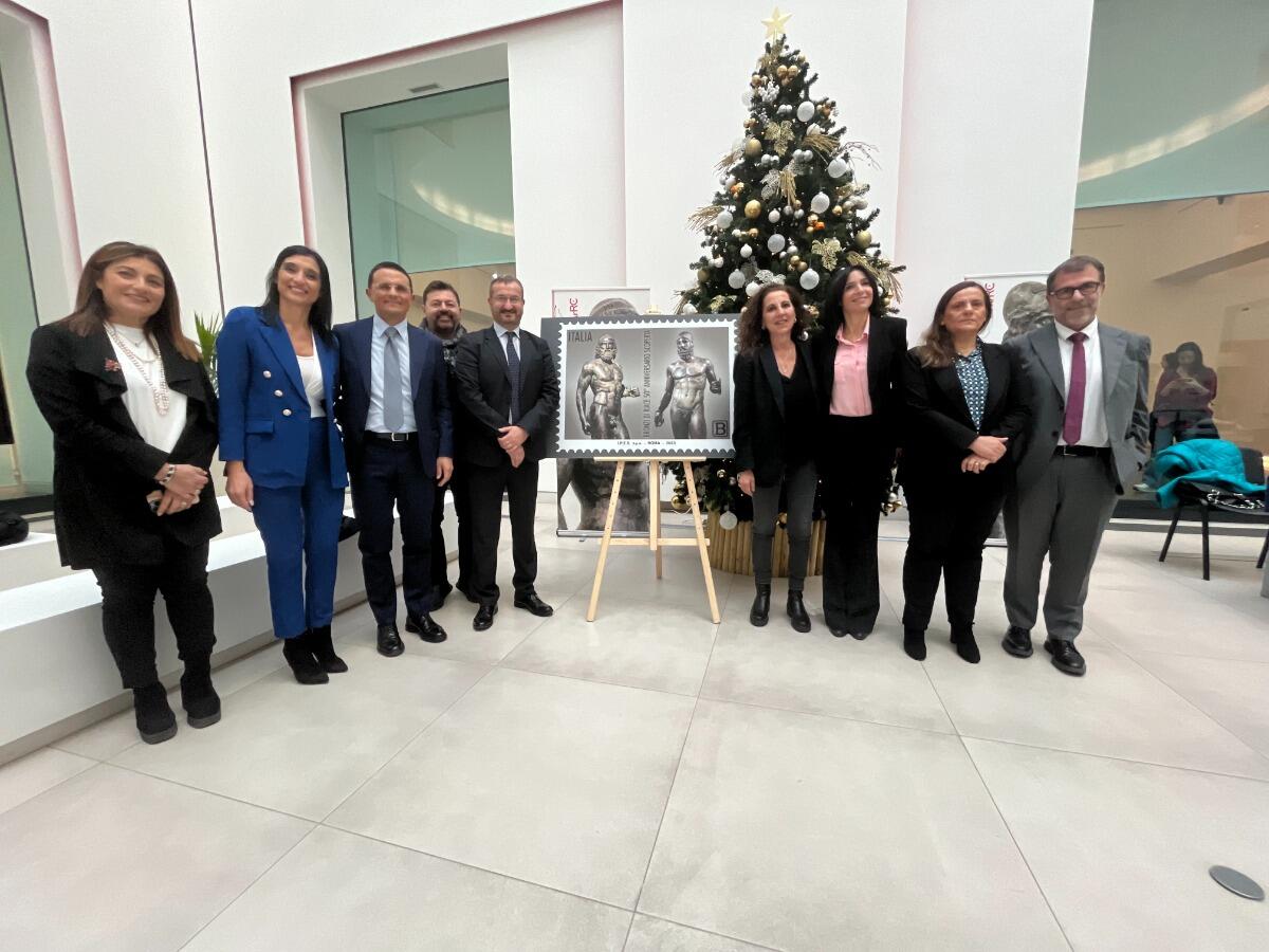 Poste Italiane, un francobollo per celebrare i 50 anni dal ritrovamento dei Bronzi di Riace - 