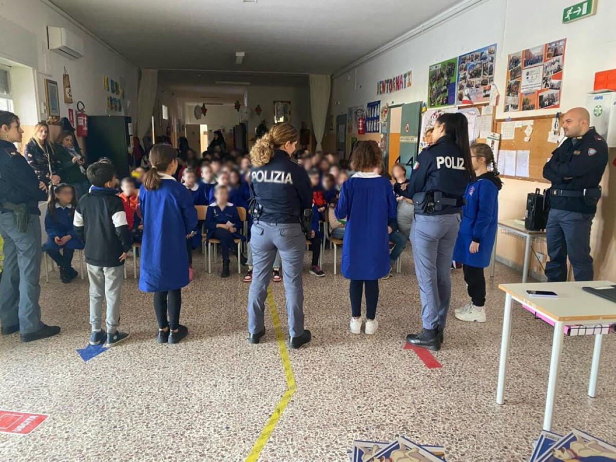 San Mauro Marchesato, la Polizia di Stato incontra gli studenti sul tema del bullismo e cyberbullismo - 