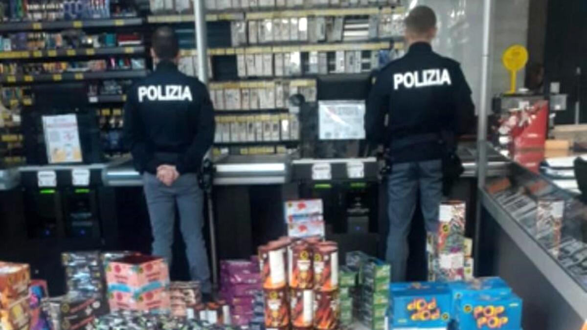 Crotone - Sequestrati 280 kg di botti di Capodanno: denunciate due persone - 