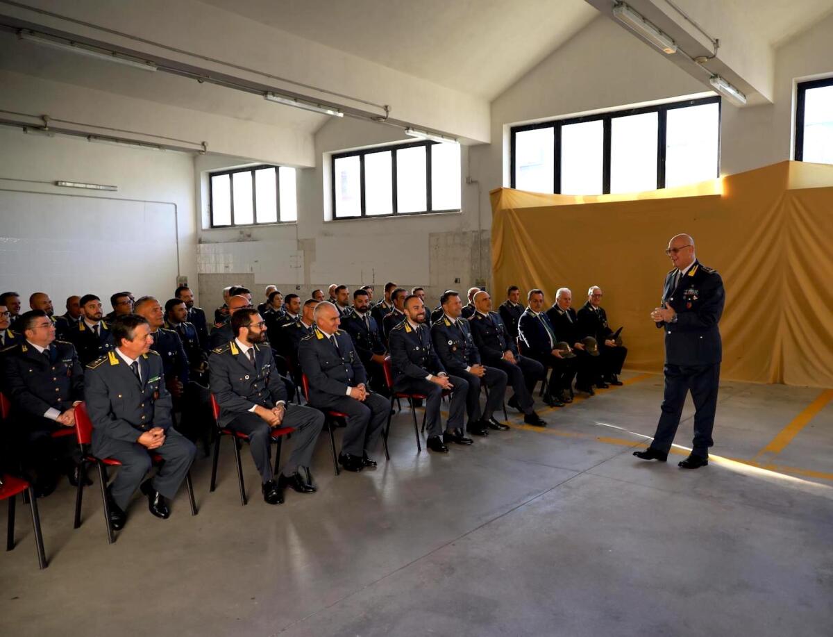 A Crotone la visita del Comandante interregionale della Guardia di Finanza - 