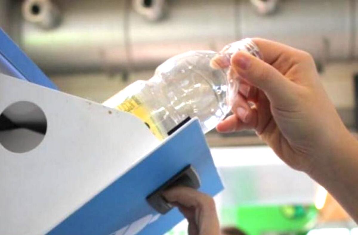 Verzino, arriva il compattatore mangiaplastica - 
