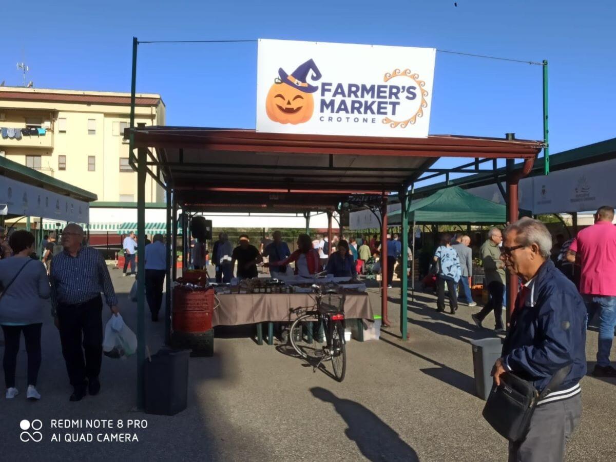Crotone - Domani mattina ritorna il Farmer's Market - 
